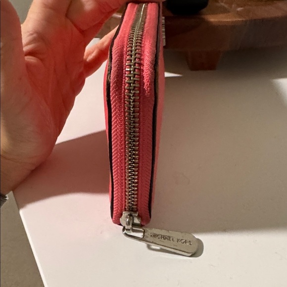 Michael Kors wallet - Picture 5 of 10